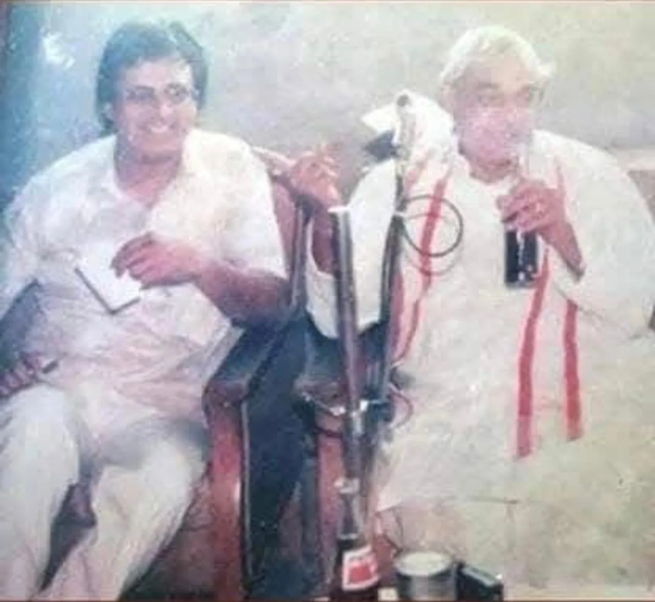 प्रधानमंत्री अटल बिहारी वाजपेयी के साथ
